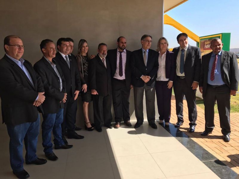 Prefeito de Perdizes Vinícius Barreto e o Diretor Presidente da Bem Brasil João Emílio Rocheto recebem o governador de Minas Fernando Pimentel para visita a Bem Brasil Alimentos.